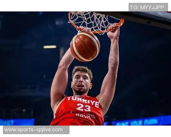 乌度卡称赞卡佩拉护筐与空接能力申京双塔组合展现更强侵略性 乌度卡称赞卡佩拉护筐与空接能力申京双塔组合展现更强侵略性